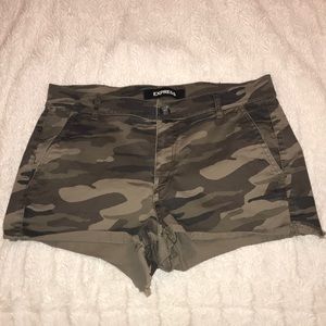 Express camouflage shorts